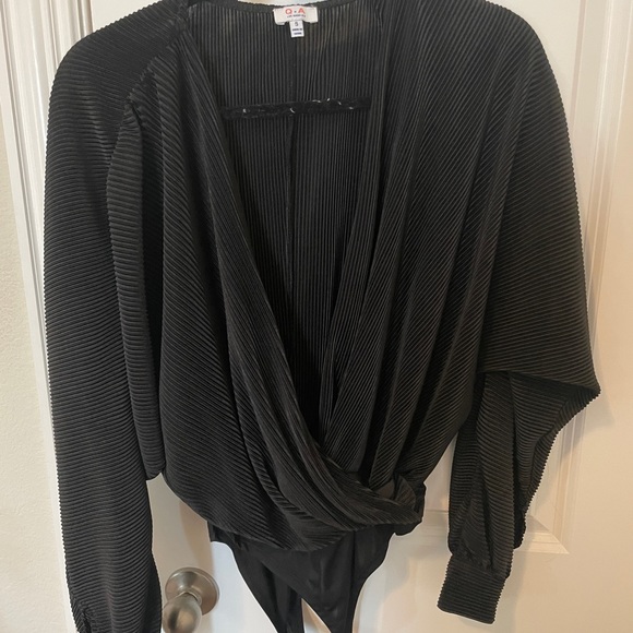 Macy’s Black Wrap Crinkle Blouse Size Small - Picture 1 of 5